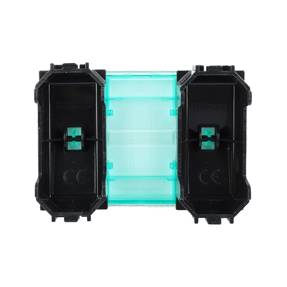 ฝาปิดช่องว่าง 3 ช่อง BTICINO LIVING LIGHT SN4932K3FLIG KRISTALL สีขาว