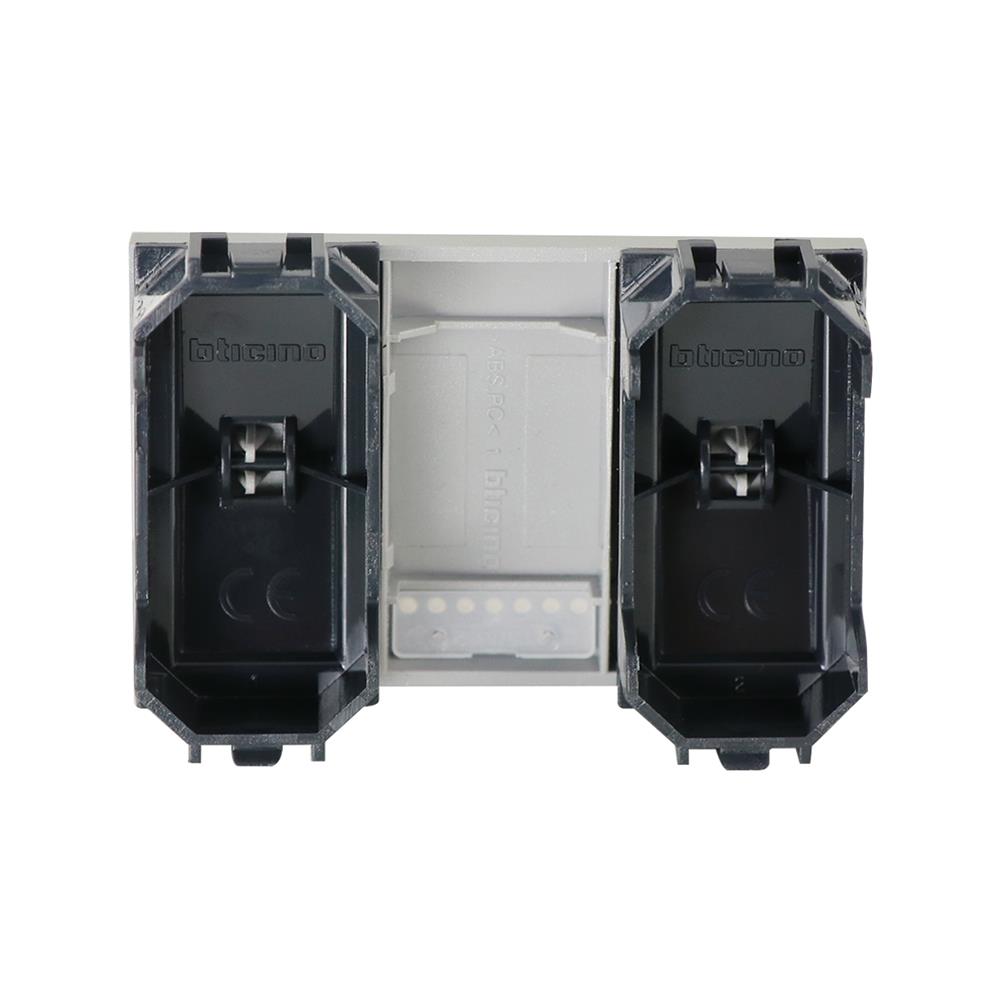 ฝาปิดช่องว่าง 3 ช่อง BTICINO LIVING LIGHT SNT4911K3F สีเงิน