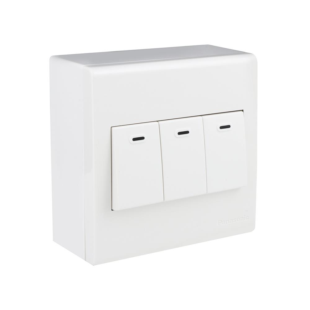 ชุดสวิตช์ 1 ทาง 3 ช่อง PANASONIC BSW 1301 สีขาว