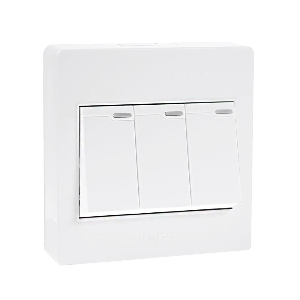ชุดสวิตช์ 1 ทาง 3 ช่อง HACO M3N-S31 สีขาว