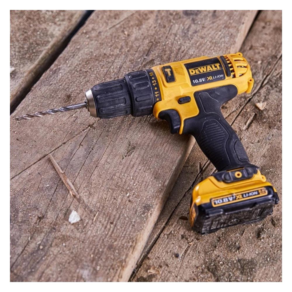 สว่านกระแทกไร้สาย (พร้อมแบตเตอรี่) DEWALT DCD716C2K-B1 10.8 โวลต์