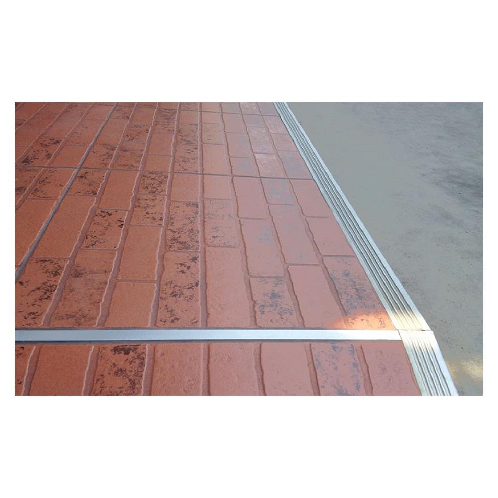 จมูกบันไดอะลูมิเนียม HOME NAS 452510 2.5ม. สีเงินเงา