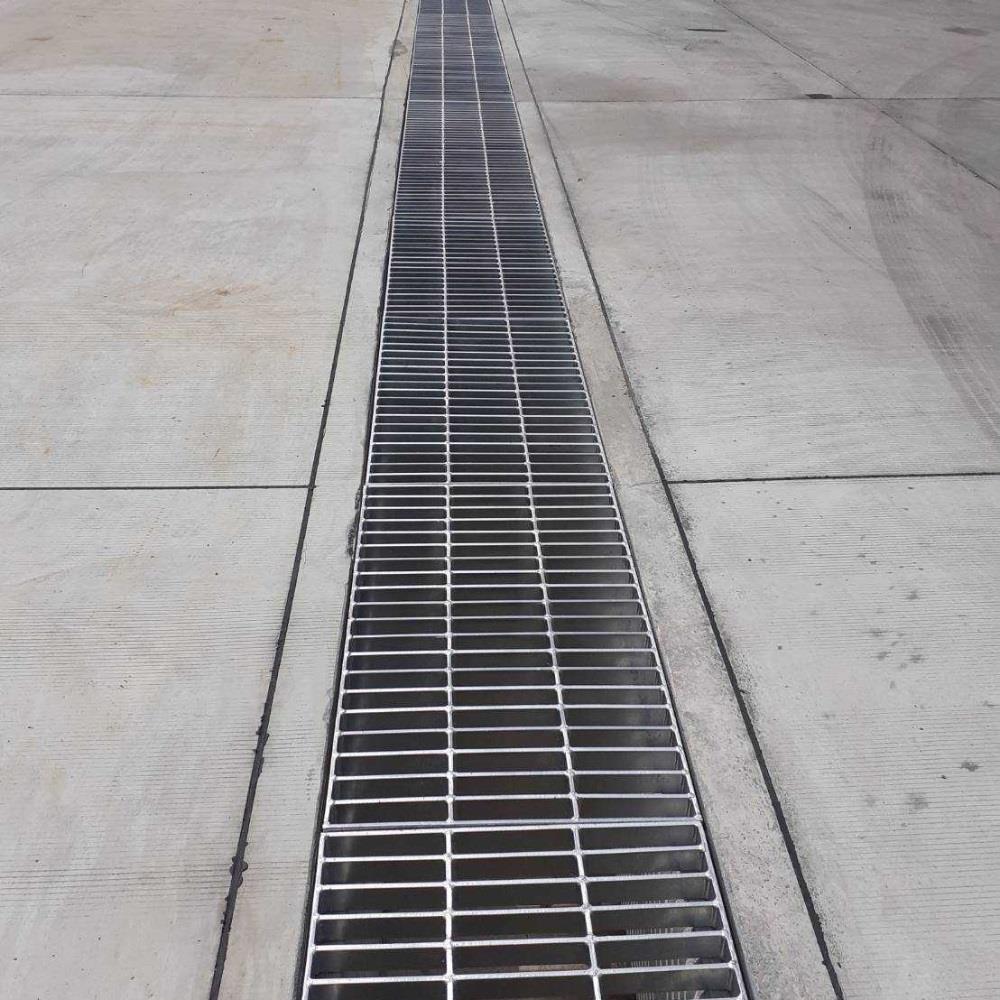 ตะแกรงรางน้ำเหล็ก MAE 40X100X2.5 ซม. หนา 3 มม.