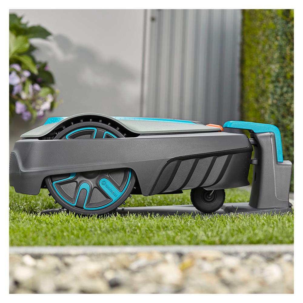 หุ่นยนต์ตัดหญ้า อัตโนมัติ GARDENA 15001-20 18 โวลต์