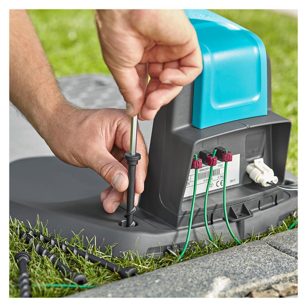 หุ่นยนต์ตัดหญ้า อัตโนมัติ GARDENA 15001-20 18 โวลต์