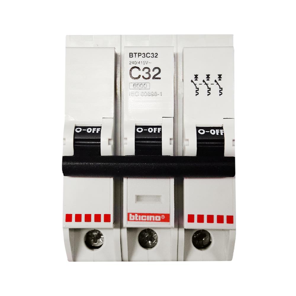 เซอร์กิตเบรกเกอร์ 32 แอมป์ 3 โพล 3 เฟส BTICINO รุ่น BTP