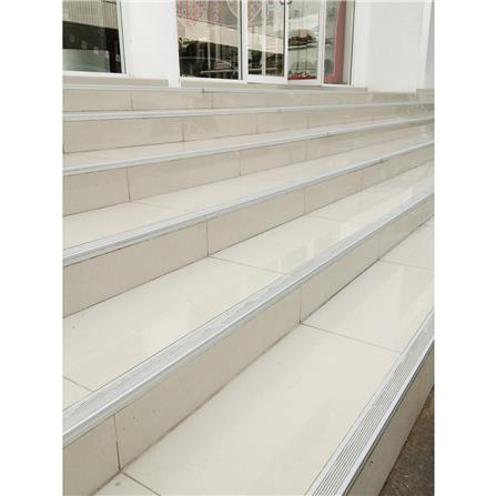 จมูกบันไดอะลูมิเนียม NC NC-S 40 2 ม. สีเงิน_2