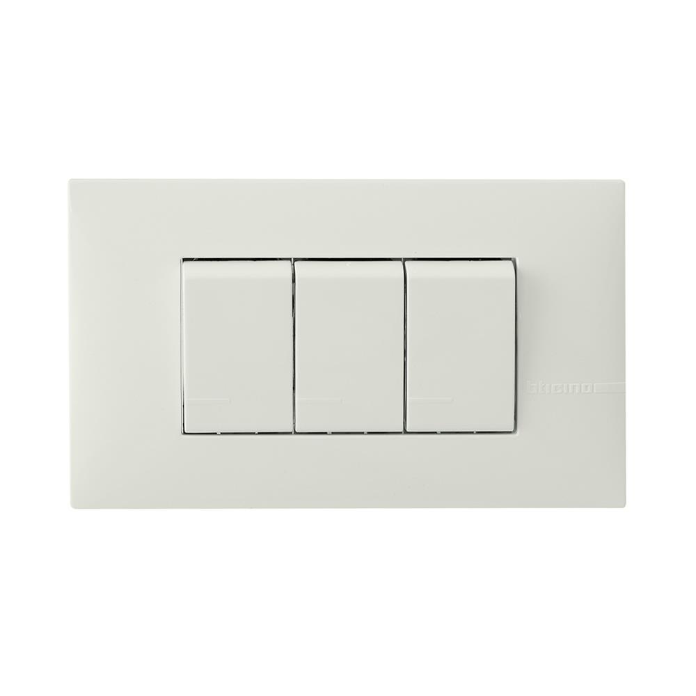 ชุดสวิตช์ 1 ทาง 3 ช่อง BTICINO SAE2001T3BN สีขาว