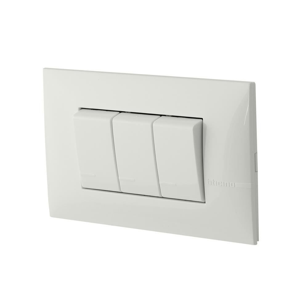 ชุดสวิตช์ 1 ทาง 3 ช่อง BTICINO SAE2001T3BN สีขาว