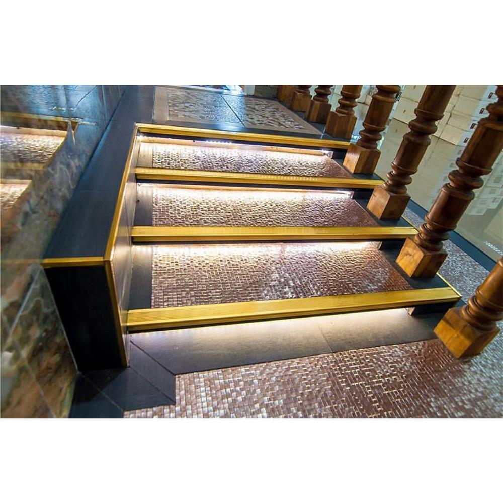 จมูกบันไดอะลูมิเนียม DP 4.5 ซม. 1.5 ม. สีทอง