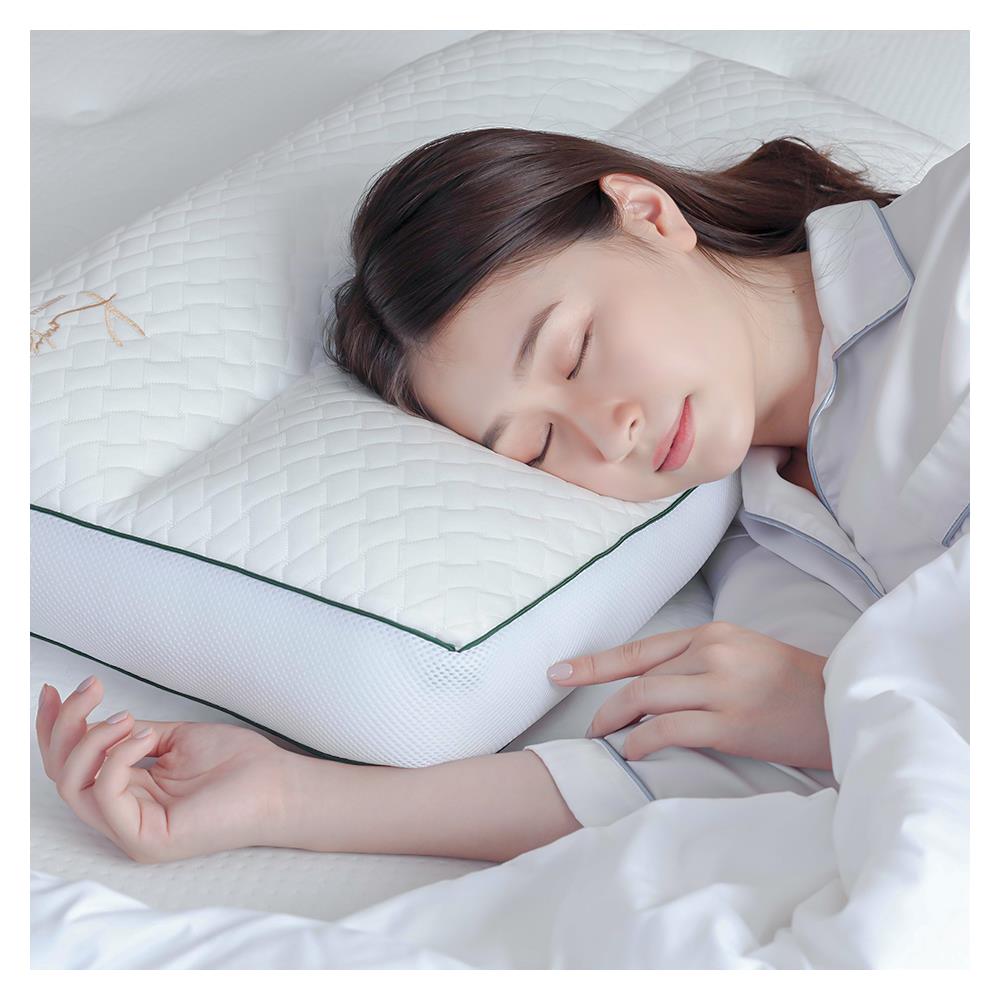 หมอนสุขภาพ ใยสังเคราะห์ KOMFY KOOL KISS DREAM ไซส์ S 16x27 นิ้ว สีขาว