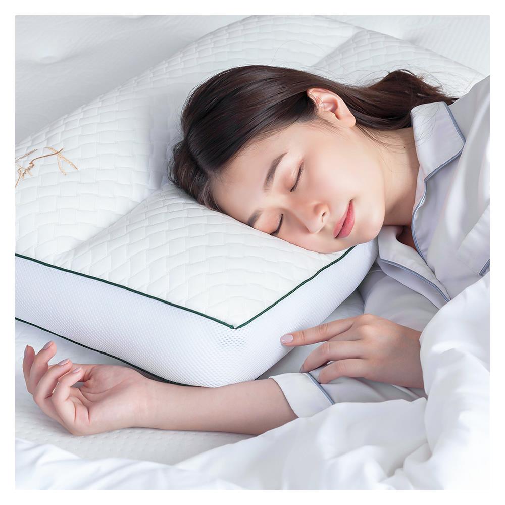 หมอนสุขภาพ ใยสังเคราะห์ KOMFY KOOL KISS DREAM ไซส์ M 16x27 นิ้ว สีขาว