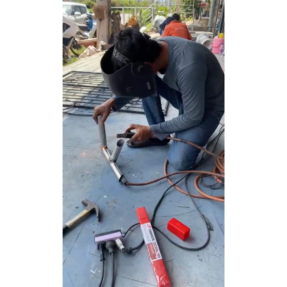 ลวดเชื่อมสเตนเลส YAWATA 308L26M 2.6X300 มม. 1 กก.