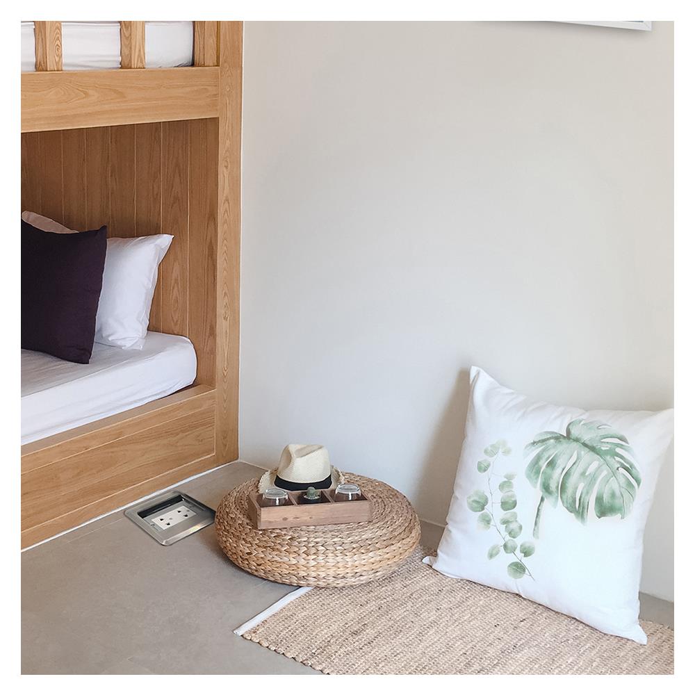 ชุดเต้ารับฝังพื้นสเตนเลส HACO HSI-15SW/PE2 สีเงิน