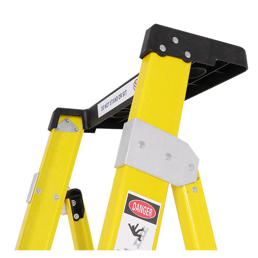 NON-CONDUCTIVE LADDER WITH HANDLE MATALL FGHP104S 4-STEP