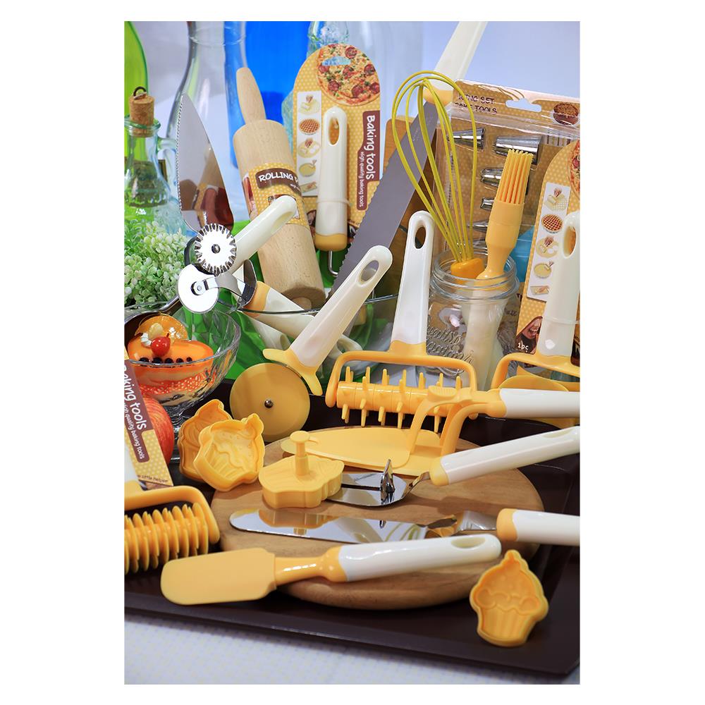 ลูกกลิ้งตัดแป้งพาย PENGUIN KSA12 สีเหลือง