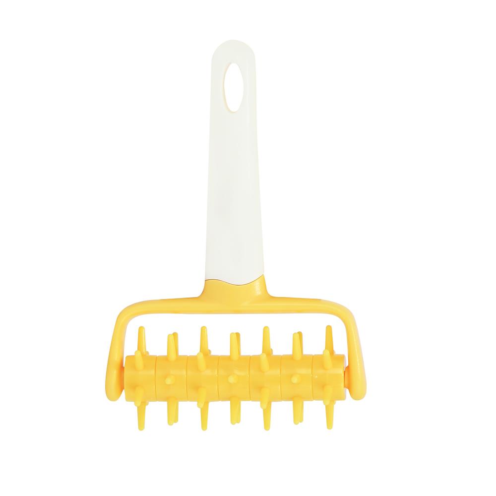 ลูกกลิ้งเจาะรูแป้ง PENGUIN KSA13 สีเหลือง