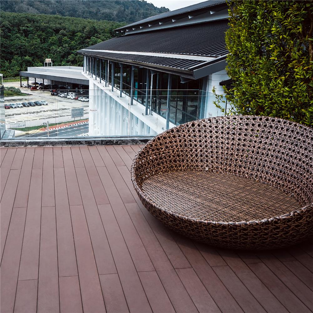 ไม้พื้น THAISUN ELEGANT SX88H23-C19 8.8X300X2.3 ซม. สีน้ำตาลช็อกโกแลต