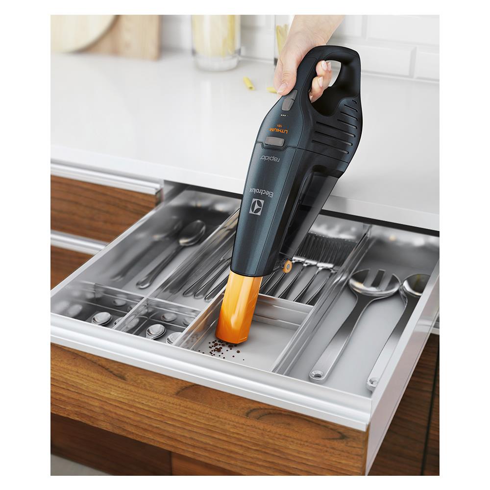 เครื่องดูดฝุ่นแบบมือจับ ELECTROLUX ZB6218STM