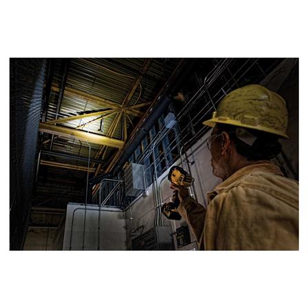 ไฟฉายสปอร์ตไลท์ (ไม่รวมแบตเตอรี่และแท่นชาร์จ) DEWALT DCL043N-KR 20 โวลต์_2