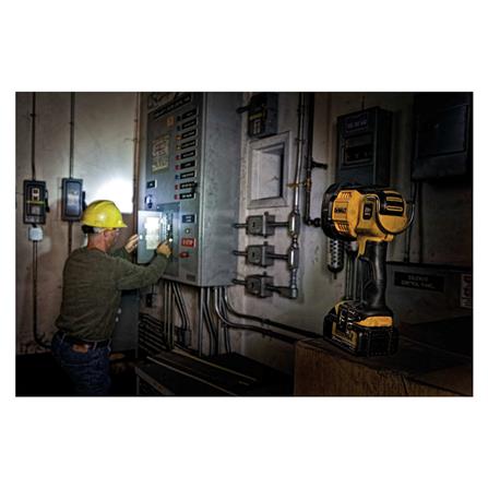 ไฟฉายสปอร์ตไลท์ (ไม่รวมแบตเตอรี่และแท่นชาร์จ) DEWALT DCL043N-KR 20 โวลต์_3