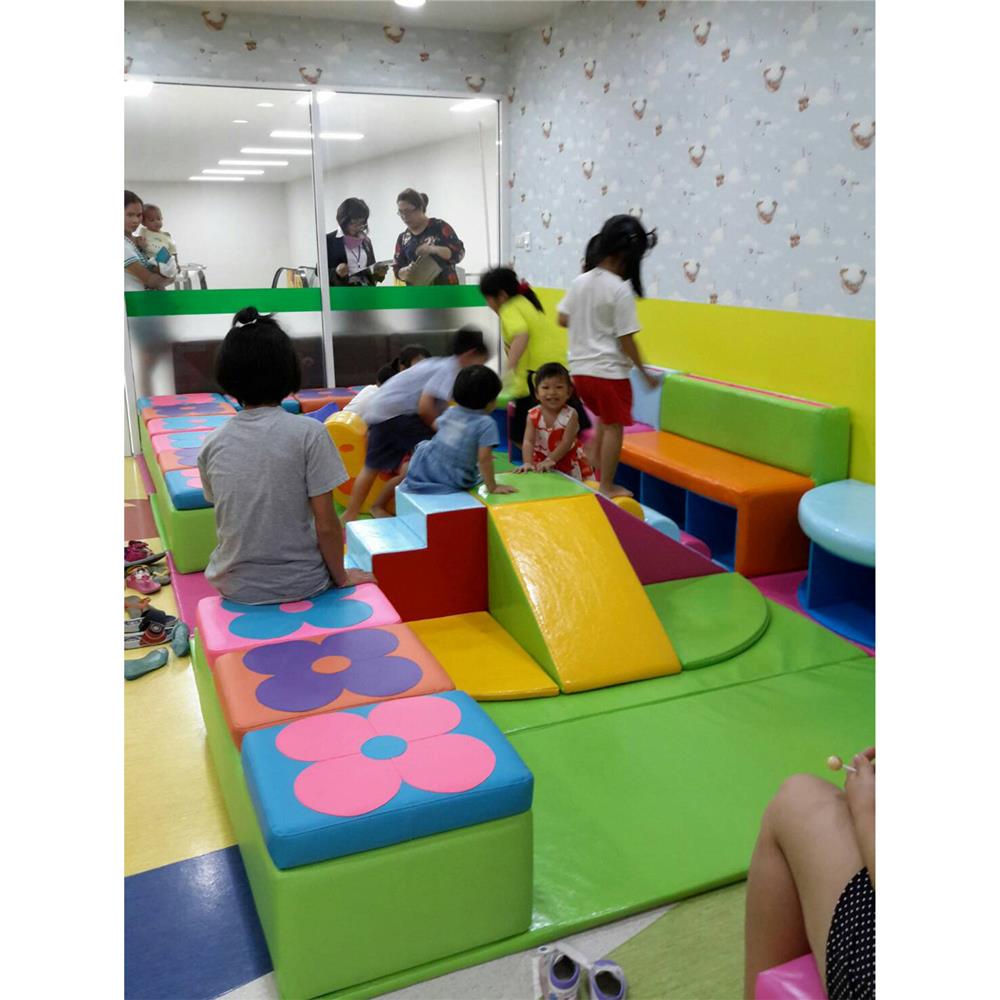 สตูลเหลี่ยม 3 ที่นั่ง PLAYSANOOK หลากสี