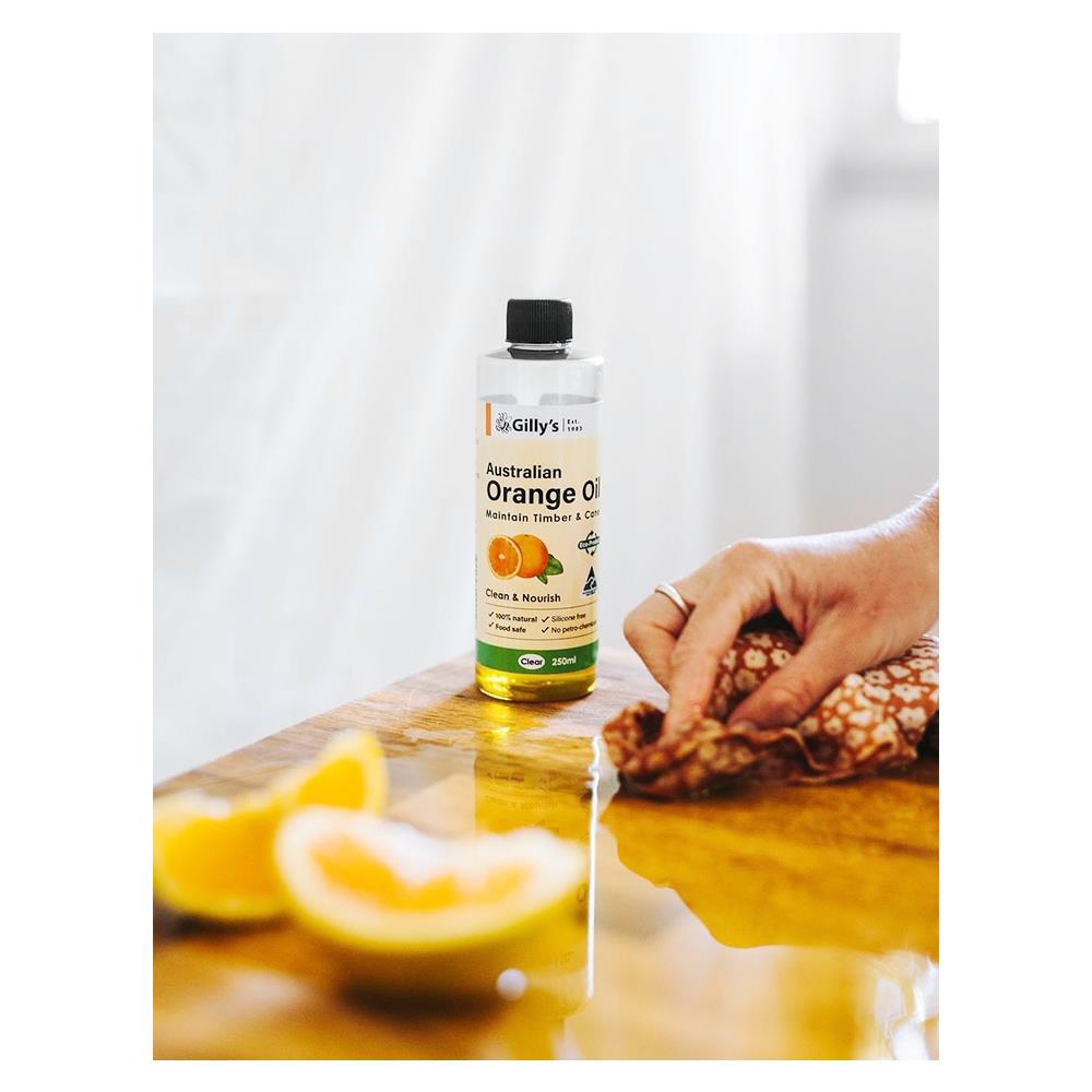 น้ำยาทำความสะอาดและเคลือบเงาไม้ ORANGE OIL GILLY'S 250 มล.
