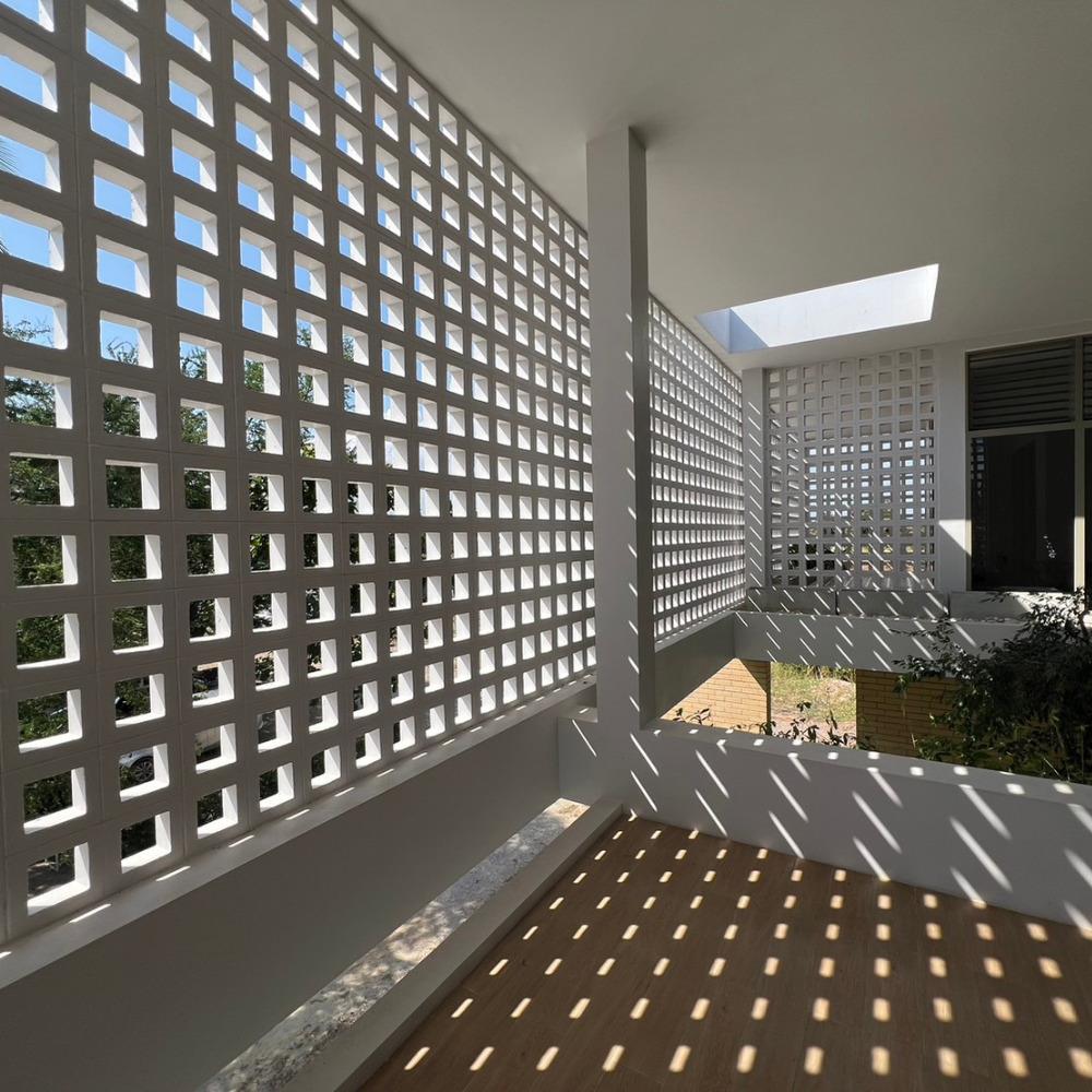 บล็อกช่องลม VBLOCK ลายสี่เหลี่ยมพลัส 19x19x9 ซม.