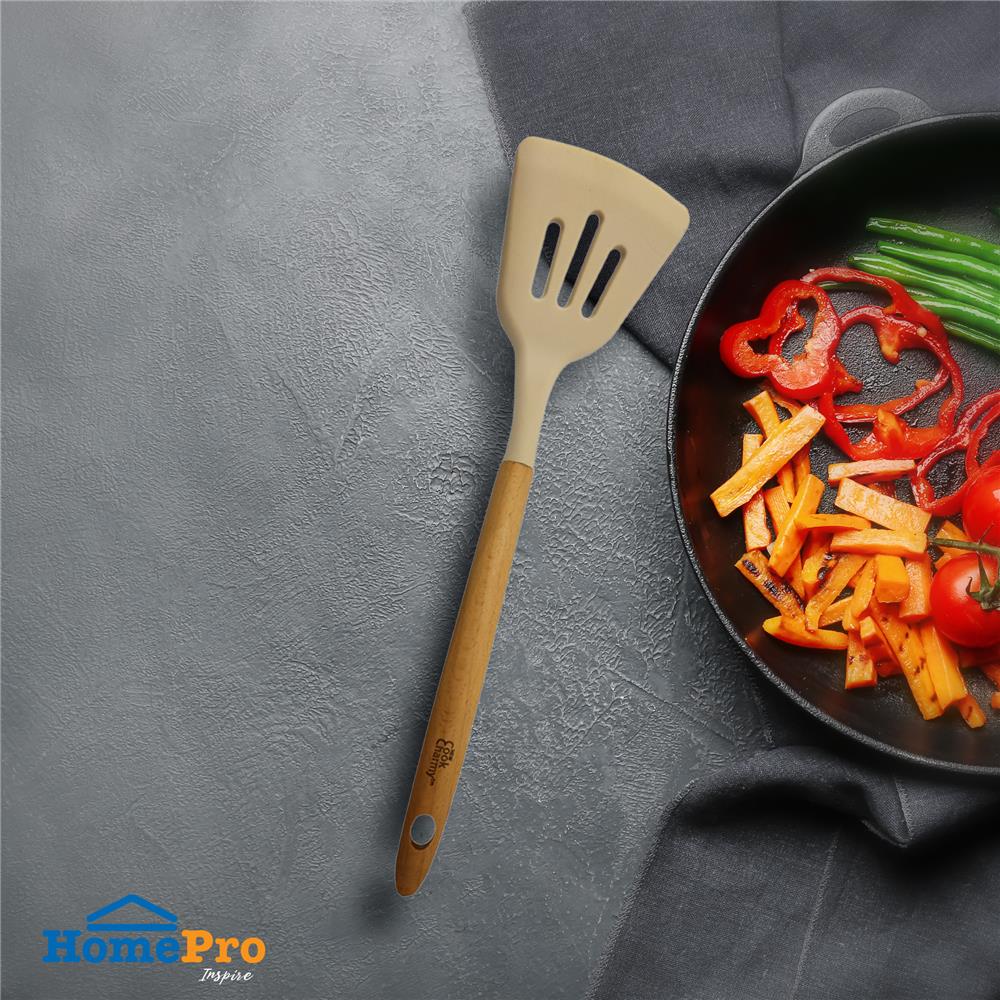 ตะหลิวร่อง KECH COOK CHARMY สีครีม ด้ามไม้