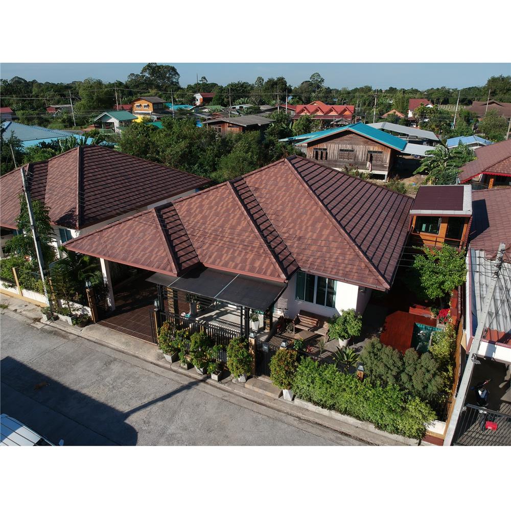 ครอบสันหลังคา อดามัส แบบเรียบ ตราเพชร 35.7x25x14.7 ซม. สีน้ำตาลประกายอำไพ