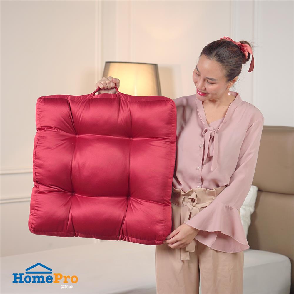 เบาะรองนั่ง HOME LIVING STYLE SATINY 22X22 นิ้ว สีแดง