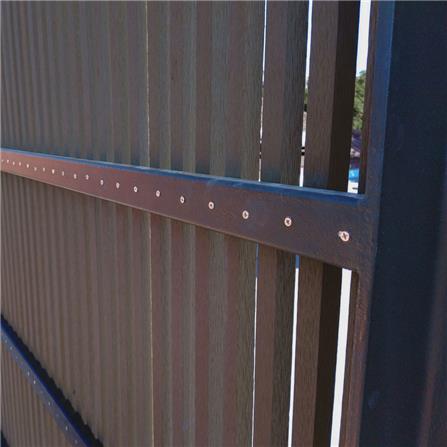 ไม้ระแนง WPC แบบกลวง WATSADUNIYOM OLT-H006 7.4x3.7x300 ซม. สีน้ำตาลช็อกโกแลต_1