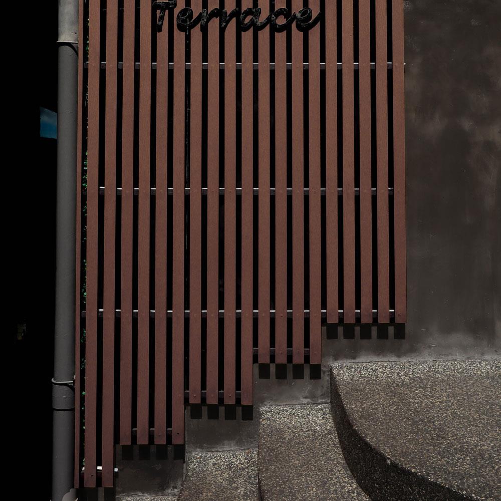 ไม้ระแนง WPC แบบกลวง WATSADUNIYOM OLT-H001 5x5x300 ซม. สีน้ำตาลช็อกโกแลต