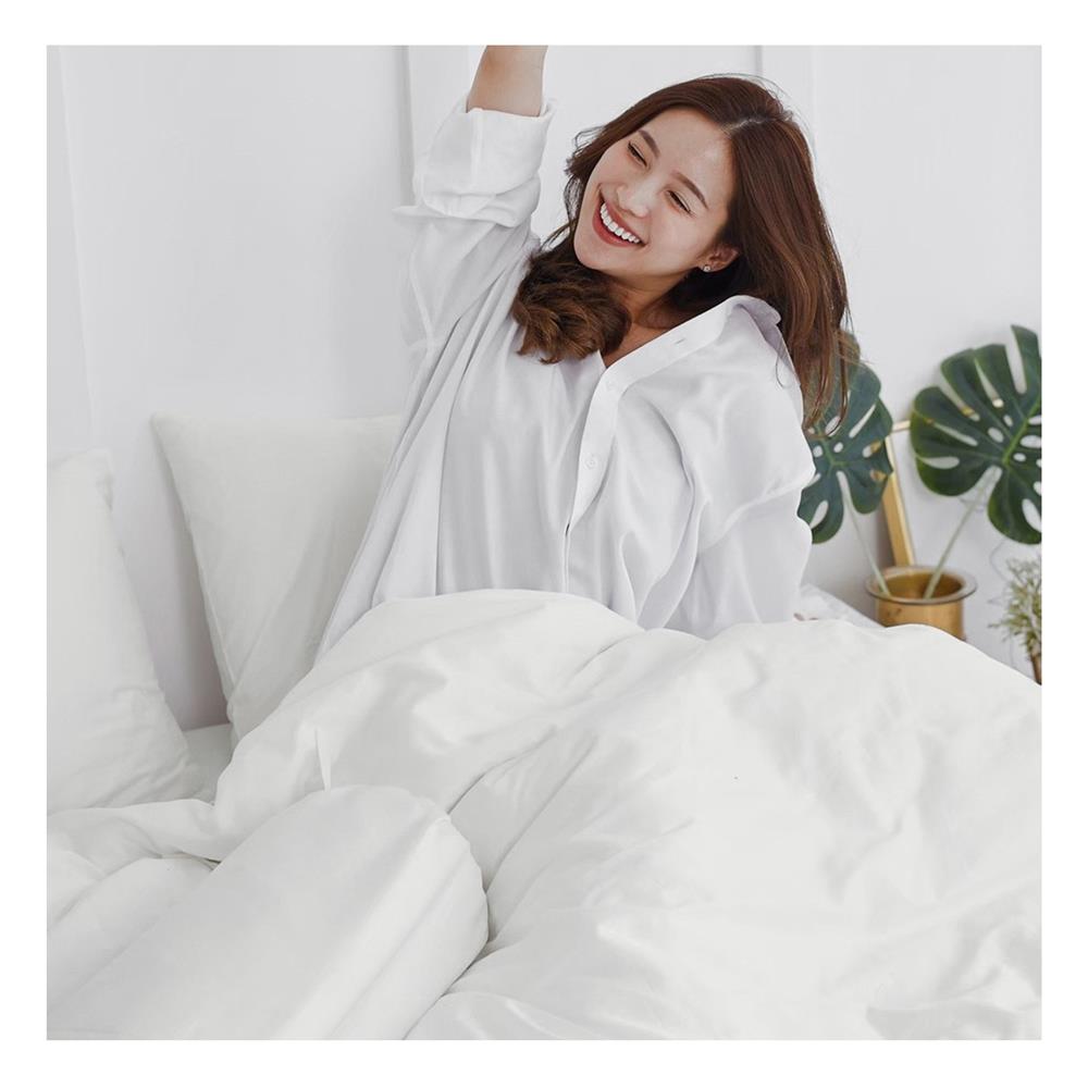 ชุดผ้าปูที่นอน 6 ฟุต 4 ชิ้น BENEATH OFF WHITE