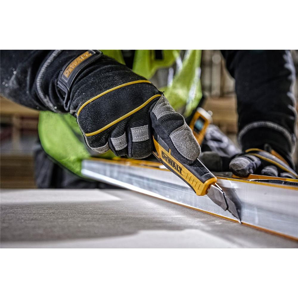 มีดคัตเตอร์ DEWALT DWHT10332-0-30 18 มม.