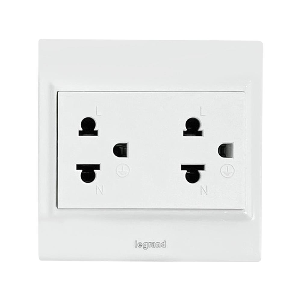 ชุดเต้ารับคู่ 3 ขากลมแบน BTICINO SMR P50404N สีขาว