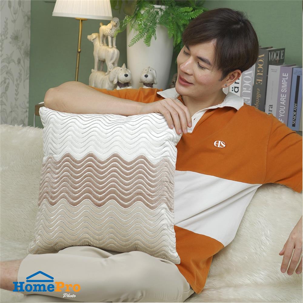 หมอนอิง HOME LIVING STYLE DYNA 18X18 นิ้ว สีทอง