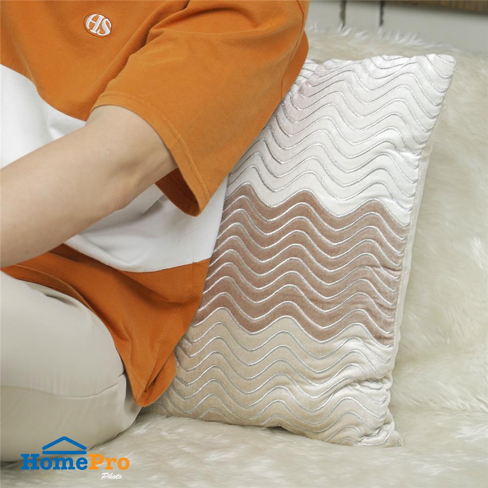 หมอนอิง HOME LIVING STYLE DYNA 18X18 นิ้ว สีทอง