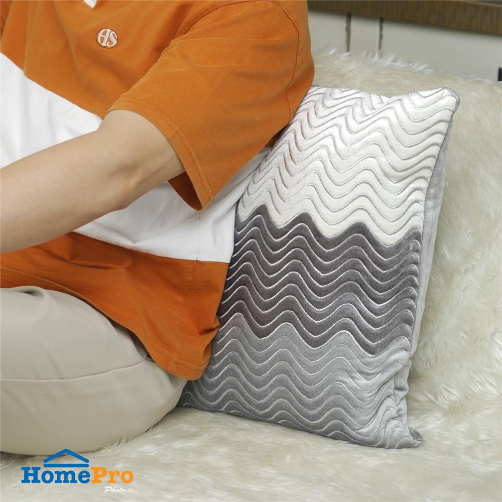 หมอนอิง HOME LIVING STYLE DYNA 18X18 นิ้ว สีเทา