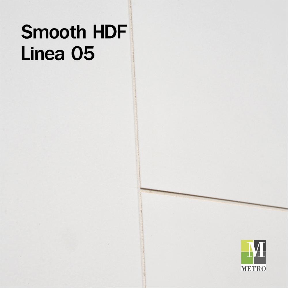 ประตูภายใน HDF METRO LINEA 05 80X200 ซม. สีขาว ไม่เจาะลูกบิด