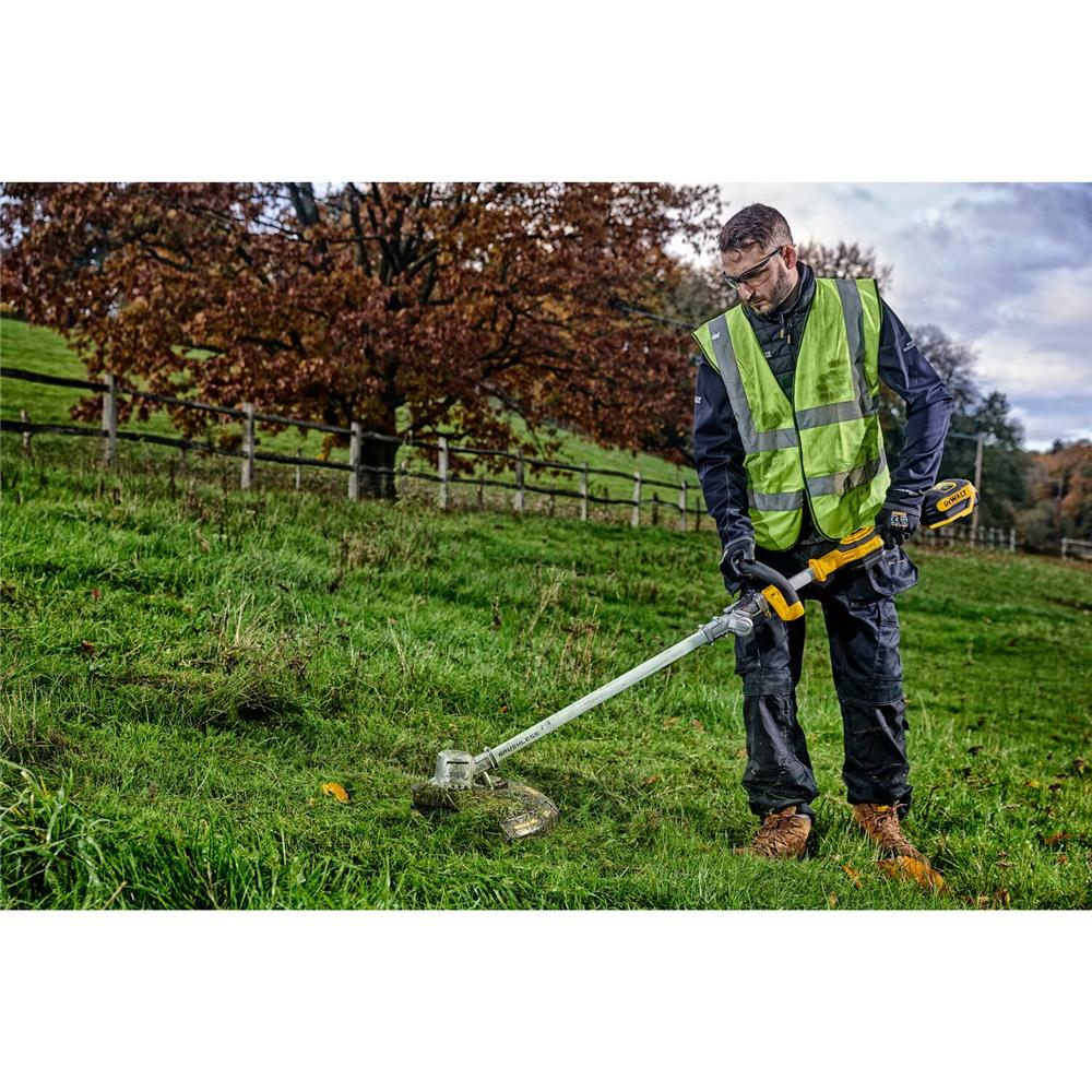 เครื่องเล็มหญ้าไร้สาย (พร้อมแบตเตอรี่) DEWALT DCMST561P1 18 โวลต์ 5.0AH