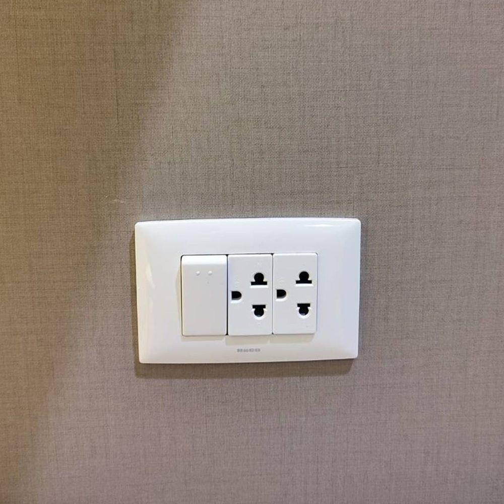 เคาน์เตอร์บาร์ตู้โชว์ฝั่งขวา SB FURNITURE MABEL 19208280 150 ซม. ลายหินอ่อนขาว