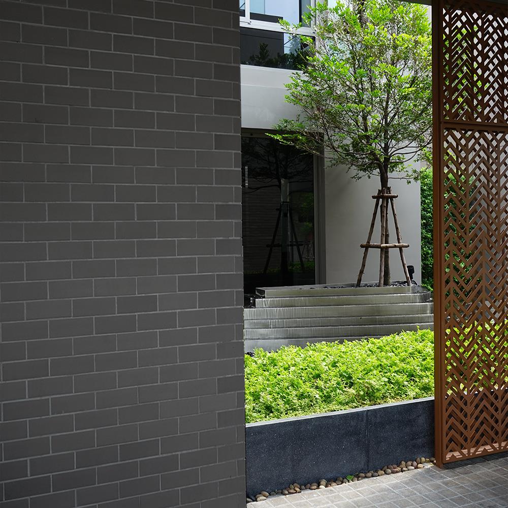 กระเบื้องดินเผา 4x8 นิ้ว KENZAI เอ็กทรูด ไทล์ ชาร์โคล 30P