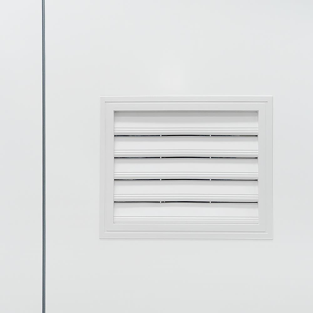 ประตูห้องน้ำ UPVC AZLE GROOVE P2 เกล็ดล่าง 70X200 ซม. สีขาว เจาะลูกบิด