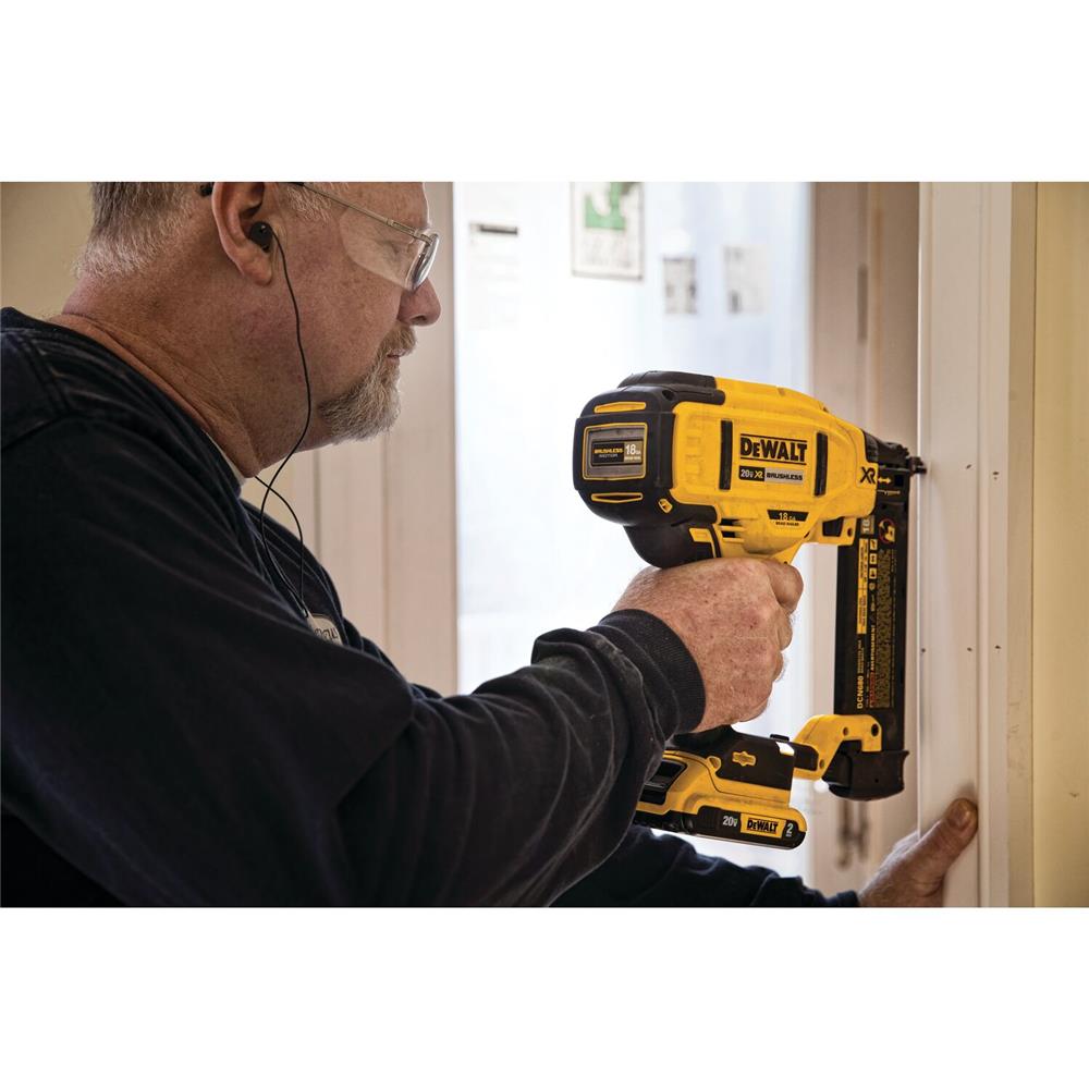 เครื่องยิงตะปูไร้สาย (เฉพาะตัวเครื่อง) DEWALT DCN680B 18 โวลต์ (สูงสุด 20 โวลต์)