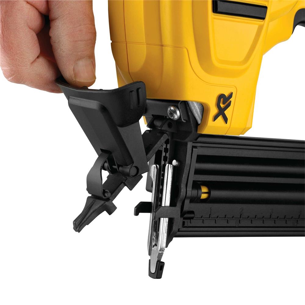 เครื่องยิงตะปูไร้สาย (เฉพาะตัวเครื่อง) DEWALT DCN680B 18 โวลต์ (สูงสุด 20 โวลต์)