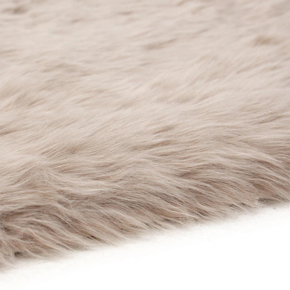 พรมขนแกะเทียม BENETTA ALICIA 120X180 ซม. สีน้ำตาล