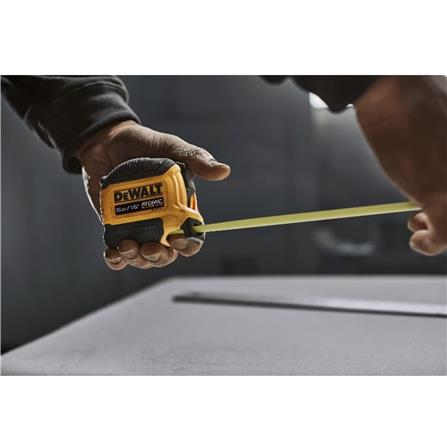 ตลับเมตรหุ้มยาง พร้อมตัวล็อก DEWALT DWHT38112-30 5 ม._5