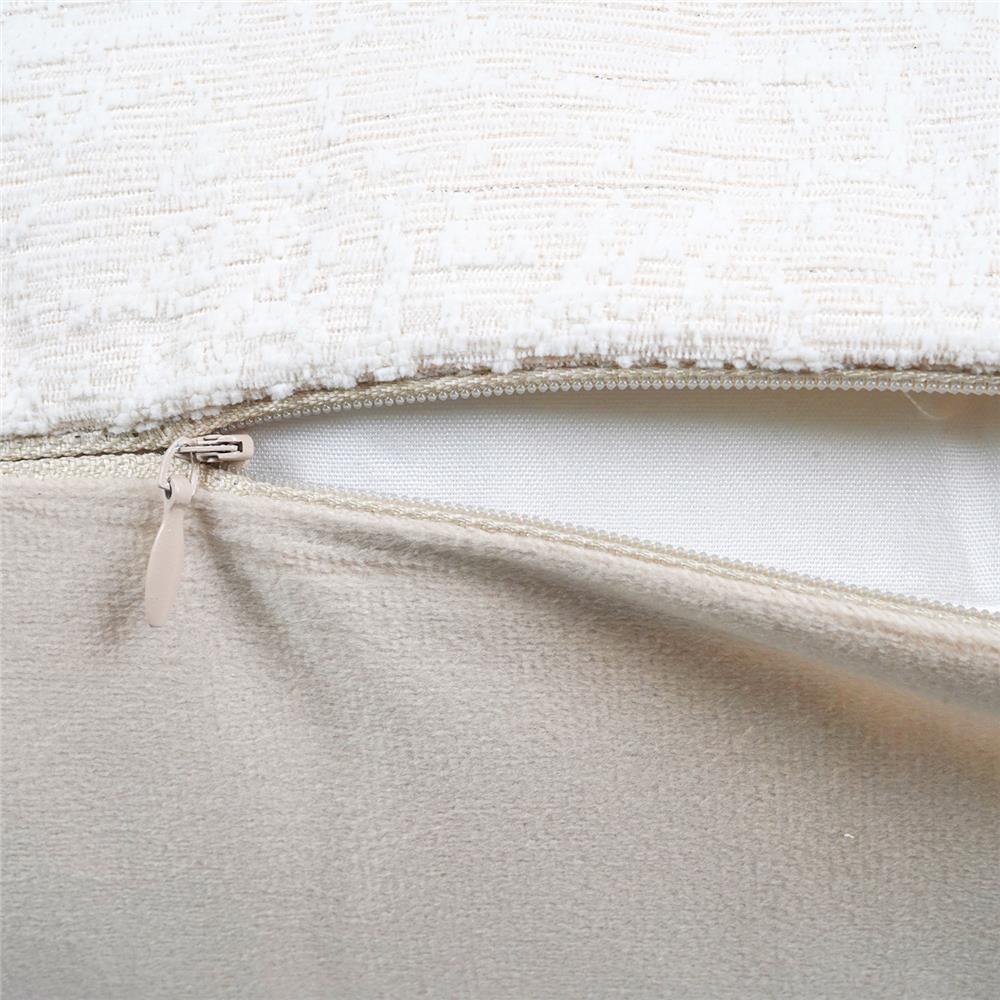 หมอนอิง BENETTA QUEENA-P 18X18 นิ้ว สีครีม