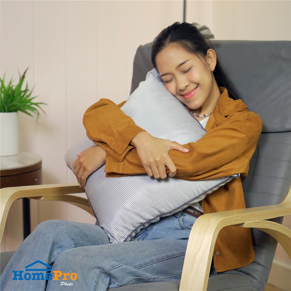 หมอนอิง HOME LIVING STYLE NURA 18X18 นิ้ว สีเทาอ่อน